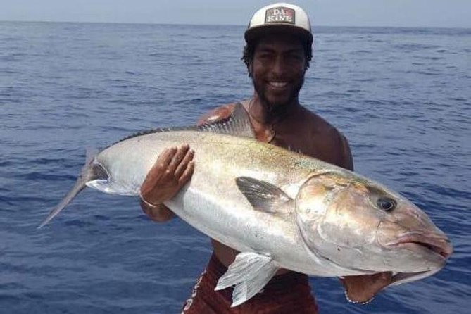Big game fishing trips Boa Vista - The 7m (about 22-foot) boat setup: GPS, marine radio, and fishing radar