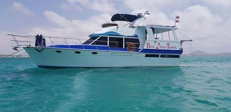 Boa Vista: Motoryacht Trip with Fishing, Snorkel, Beach BBQ - Key takeaways before you go
