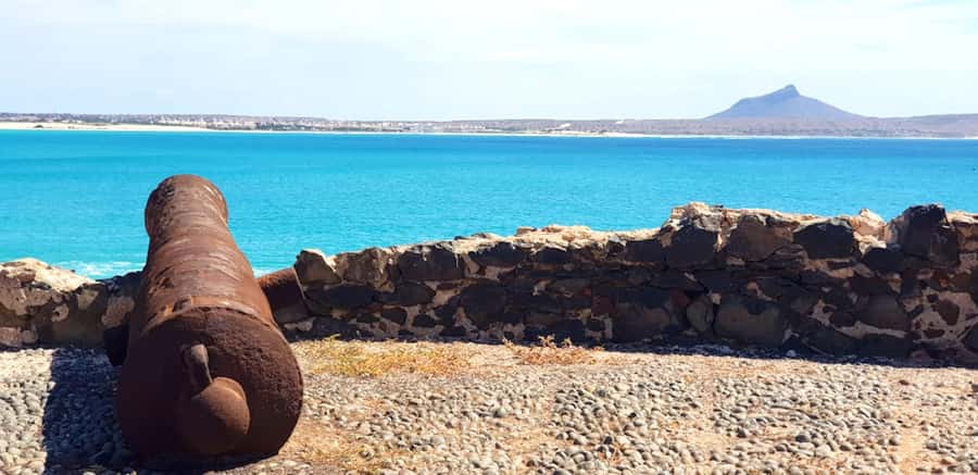 Boa Vista: Motoryacht Trip with Fishing, Snorkel, Beach BBQ - A motor yacht day that actually has a rhythm in Boa Vista