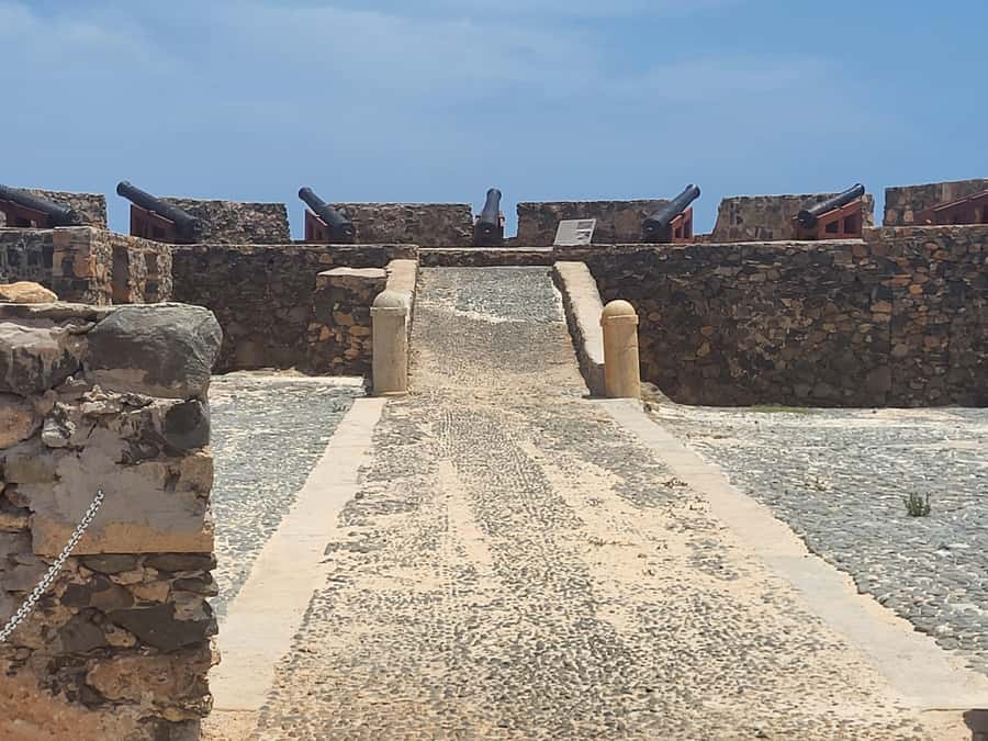 Boa Vista: Motoryacht Trip with Fishing, Snorkel, Beach BBQ - Bottom fishing on your own schedule: 1 to 1.5 hours of work or watching