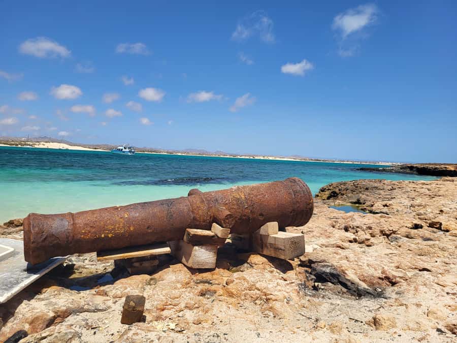 Boa Vista: Motoryacht Trip with Fishing, Snorkel, Beach BBQ - The Bay of Chaves cruise: when you want the easy part of sea time