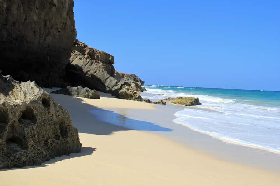 Boa Vista: Shipwreck, 4x4 Ride & Caves Day Tour with Lunch - Pottery school crafts: souvenirs you can explain, not just carry