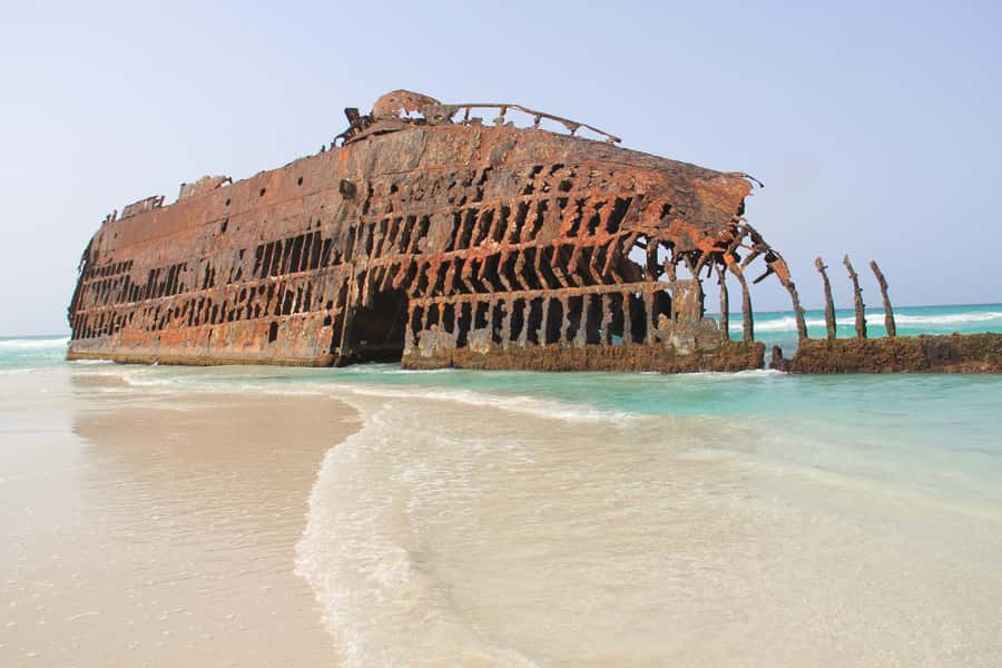 Boa Vista: Shipwreck, Viana Desert & Sal Rei Tour - Viana Desert sandboarding: the fun part (and the dusty part)