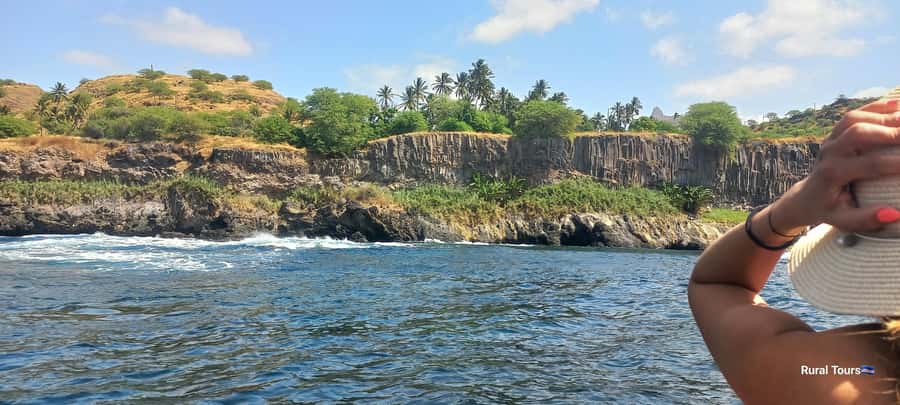 Boat Trip to Aguas Belas Cave+Barbecue - The traditional boat ride to Aguas Belas, sea breeze and real coastline time