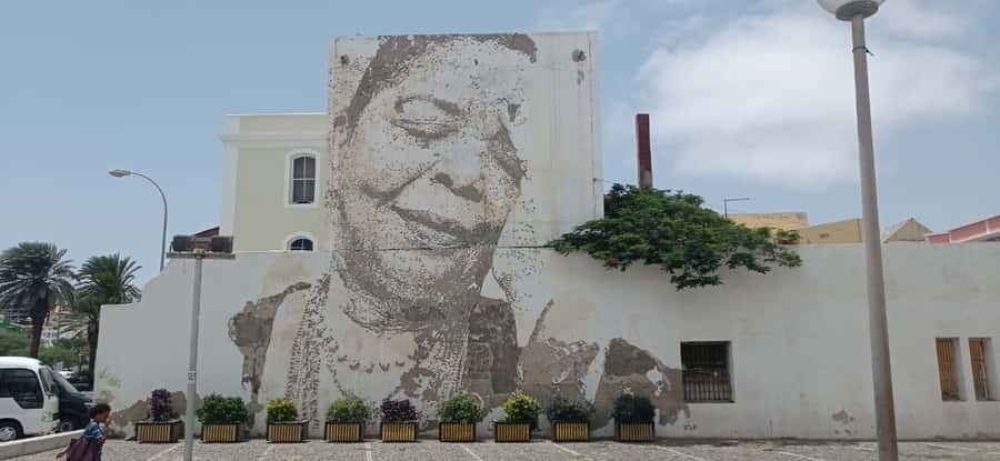Cesária Évora: Life of a Diva - Mindelo guided walking: how the guide turns streets into stories