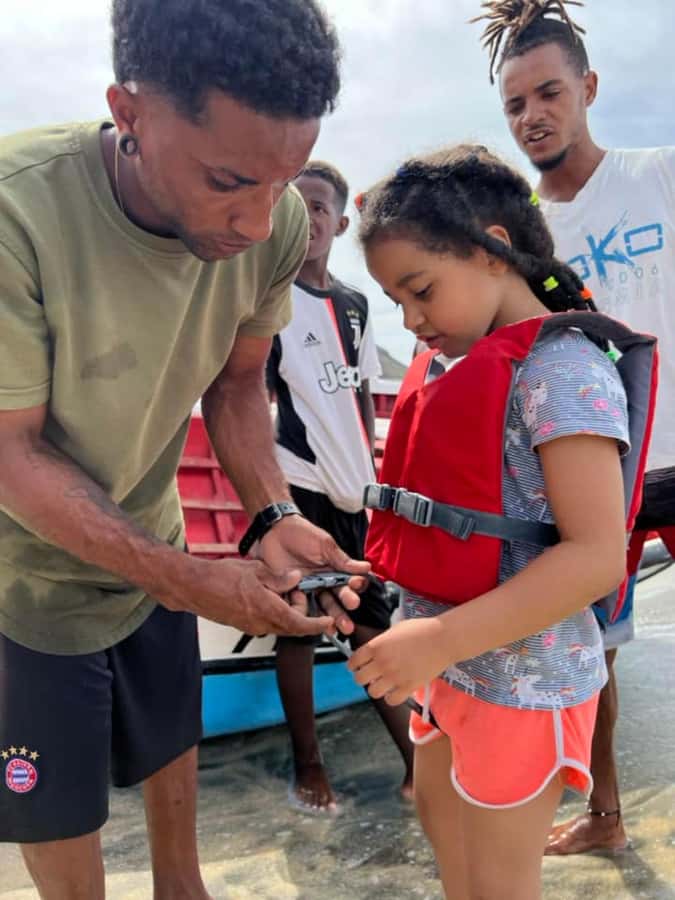 From Mindelo: Snorkel and Swim with Sea Turtles - Guide Diego and the Marine-Pro Work Feel