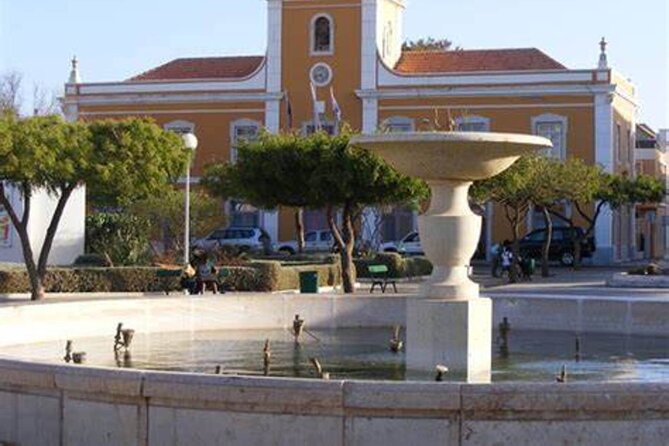 Guided city Tour Praia, Highlights tour - Central Square: Colonial Geometry in the Middle of It All