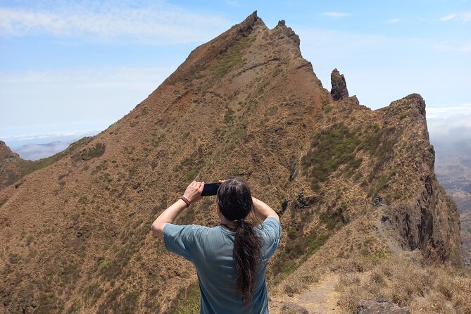 Hiking Pico de Antónia - Summit Adventure & Scenic Views - Why the guide quality matters on a summit hike