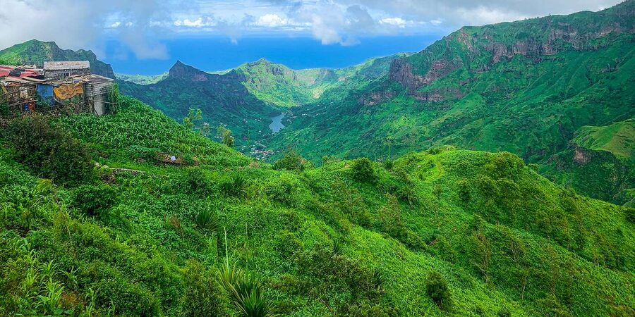 Island tour with German-speaking guide for cruise guests - Serra Malagueta Natural Park viewpoints for real terrain
