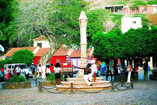Like Locals: Praia and Cidade Velha Tour + Local Pontxi Tasting - Fortaleza Real de San Felipe: a fortress built for pirates and real viewpoint payoff