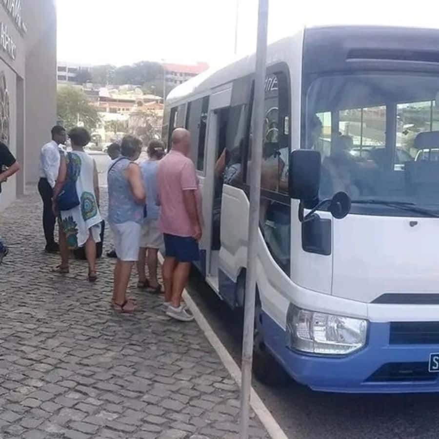 Praia & Cidade Velha: Guided City Tour - Guide languages and the best way to get value from your guide