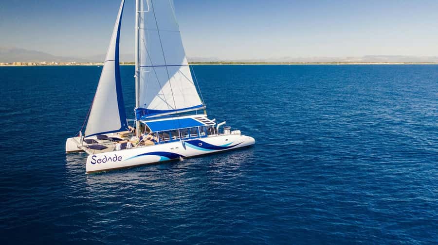 Sal Island Catamaran Cruise with All-inDrinks and Snacks - Crew and Atmosphere: Friendly Service, Relaxing Mood, and That Extra Bit of Fun