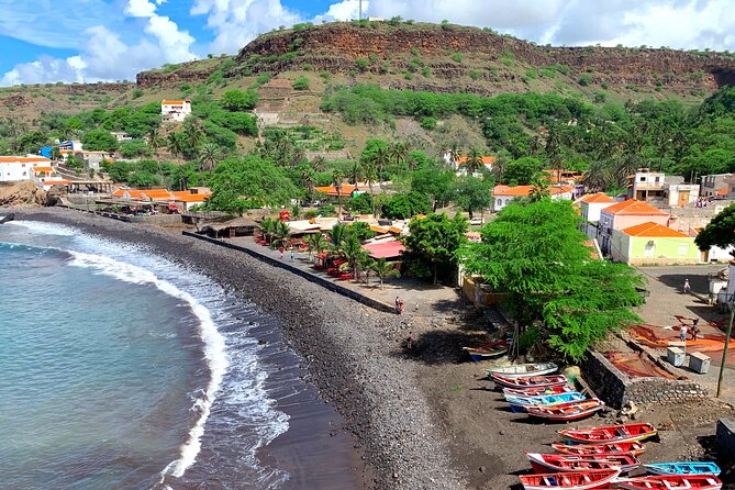 Santiago Island: 4-Hour Calabaceira Valley Hike & Guided Tour to Cidade Velha - Cidade Velha stops: churches, streets, and the big Portuguese-era timeline