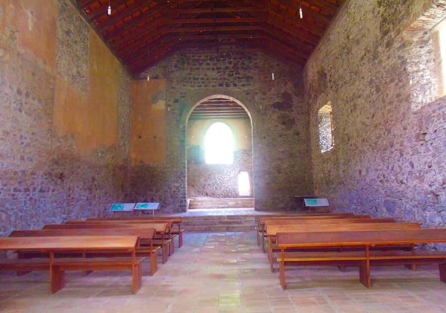 Santiago Island: Highlights of Cidade Velha with Local Guide - Sé Cathedral ruins: seeing faith history in the cracks