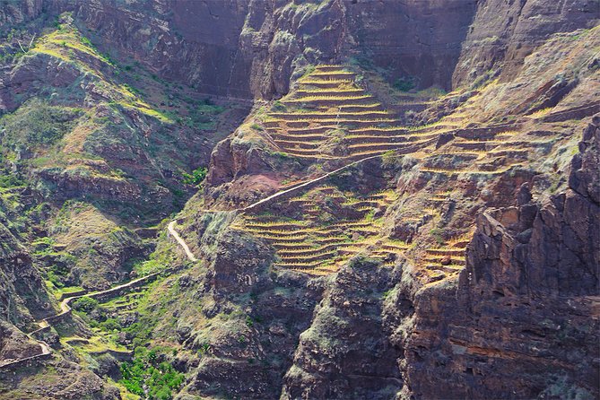 Santo Antão: Hike Ponta do Sol - Fontainhas - Cruzinha - Monte Fontainhas: the mountain village viewpoint that makes people plan trips