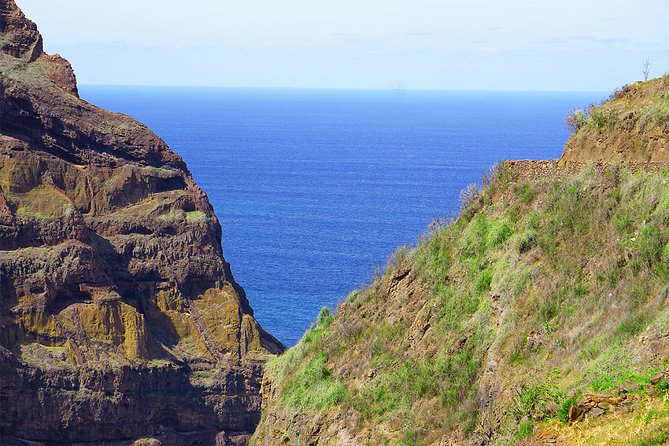 Santo Antão: Hike Ponta do Sol - Fontainhas - Cruzinha - Praia das Aranhas black sand: turtle nesting, plus a swim if conditions allow
