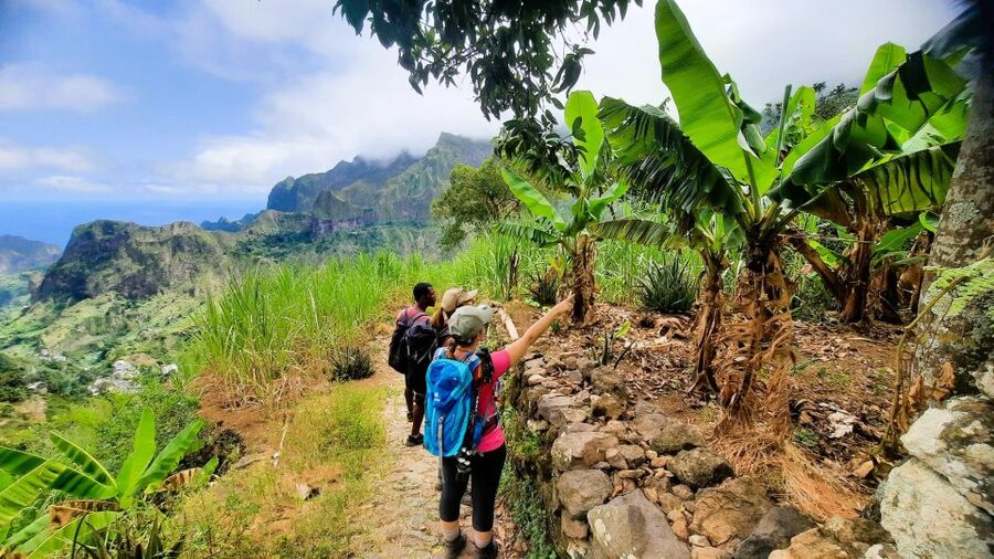 Santo Antão: Hiking Cova Volcano Crater to Ribeira Paúl - Guides, group size, and why communication matters