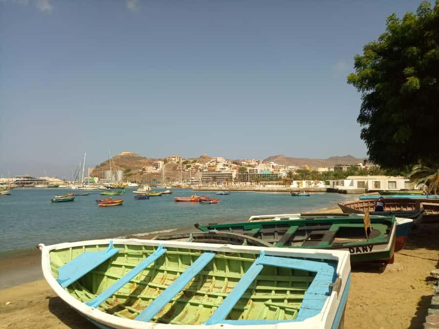 São Vicente Full Day - Baía das Gatas: calm shallow waters and an August music-festival setting
