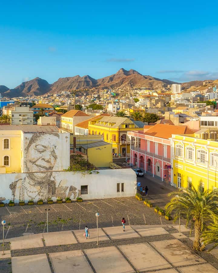 São Vicente: Markets, Mountains, Fishing Villages & Beaches - Mindelo city center and the market you can smell from the street
