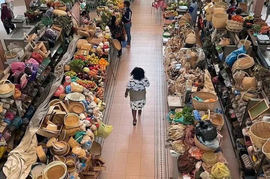 São Vicente: Markets, Mountains, Fishing Villages & Beaches - Choosing your dates: what changes on Sundays and public holidays