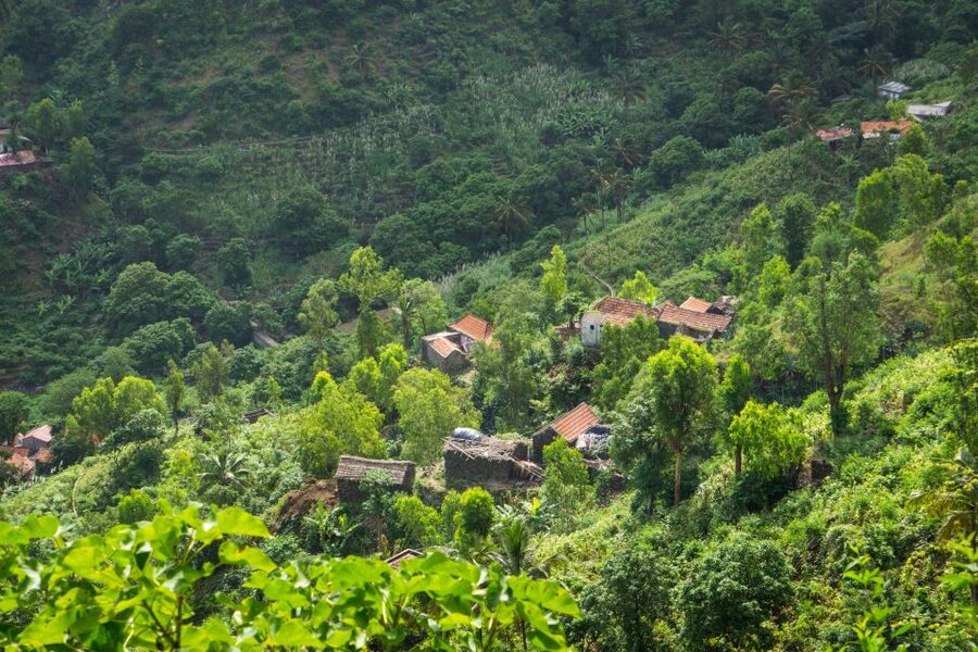 Serra Malagueta Natural Park: Hike to Gongon Valley & Lunch - Crossing the Gongon valley, then reaching Hortelã valley